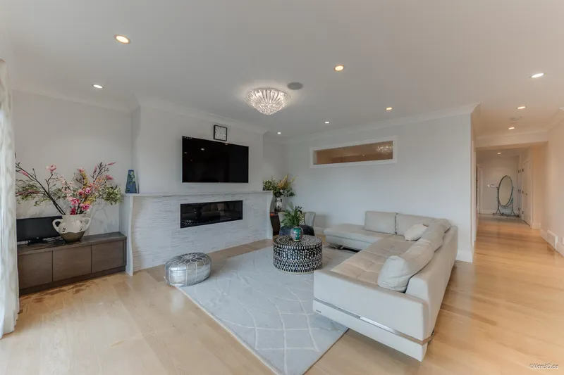 1020 EYREMOUNT DRIVE - photo 4 of 25