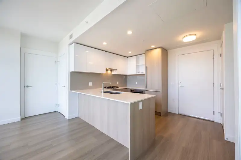 2002 618 CARNARVON STREET - photo 4 of 20