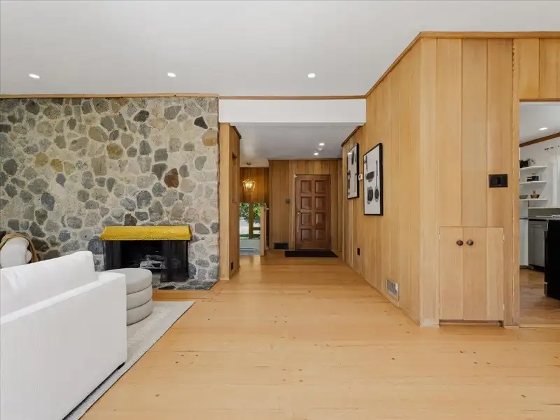 1650 MATHERS AVENUE - photo 4 of 39