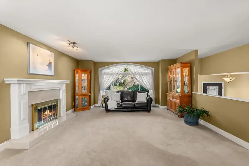 10635 HARROGATE DRIVE - photo 2 of 40