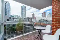 806 58 KEEFER PLACE - thumbnail 1