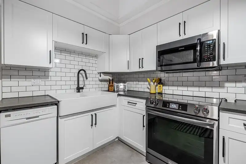 12734 16 AVENUE - photo 3 of 29