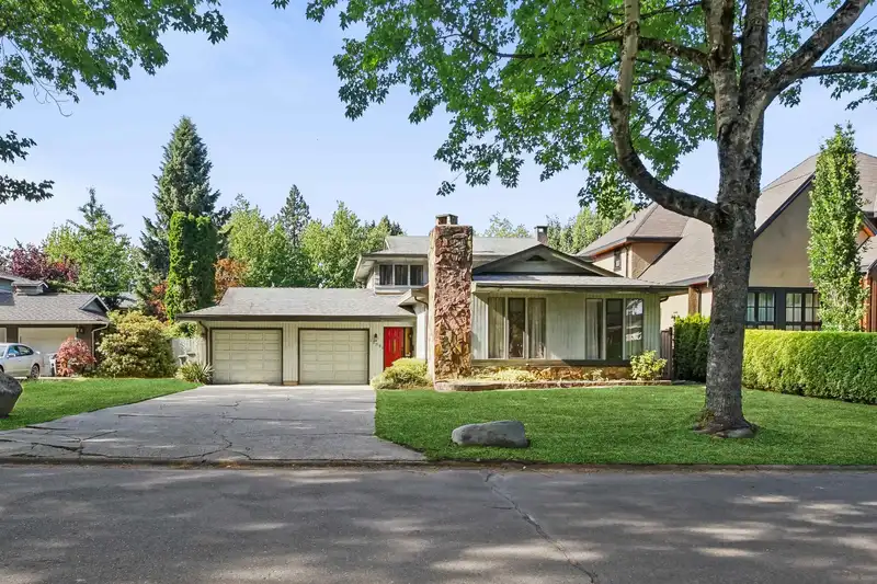 13081 61 AVENUE - photo 1 of 26