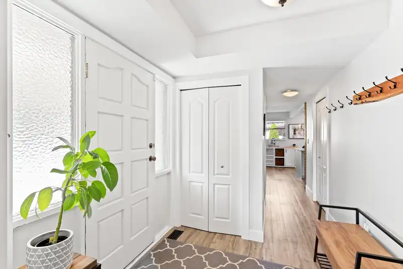 19436 118B AVENUE - photo 2 of 23