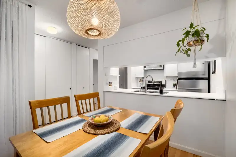 203 1230 COMOX STREET - photo 3 of 25