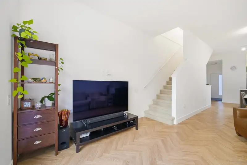16 9735 UNIVERSITY CRESCENT - photo 3 of 37