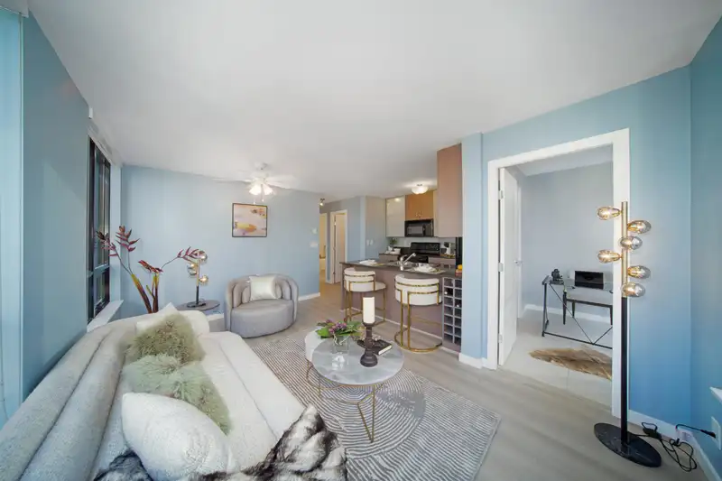 1802 909 MAINLAND STREET - photo 2 of 15