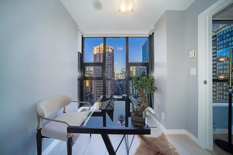 1802 909 MAINLAND STREET - photo 4 of 15