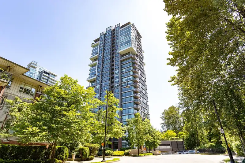 907 301 CAPILANO ROAD - photo 2 of 39