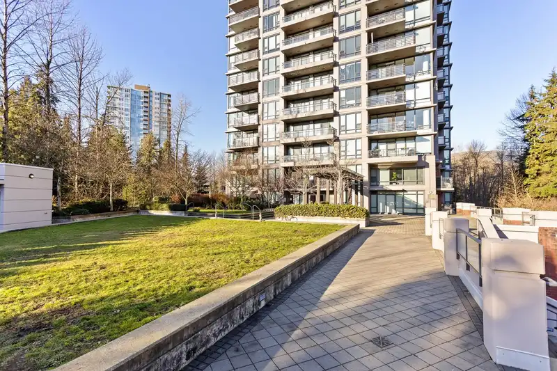 907 301 CAPILANO ROAD - photo 3 of 39