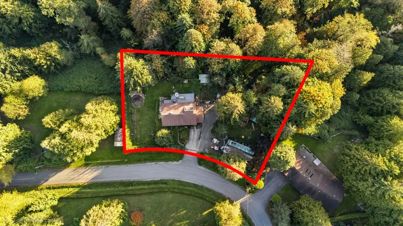 3278 COY AVENUE - photo 3 of 18