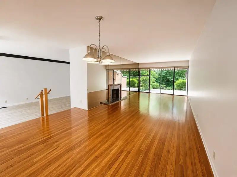 406 GREENSBORO PLACE - photo 4 of 23