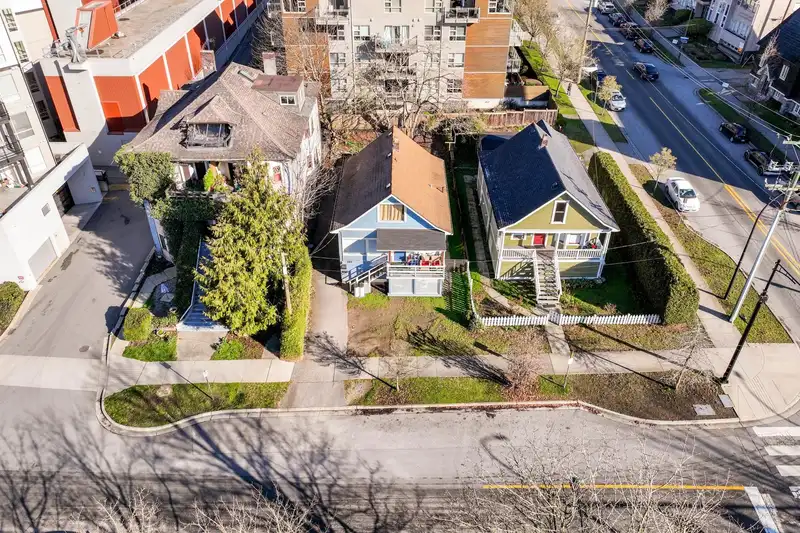 164 E 10TH STREET - photo 2 of 5