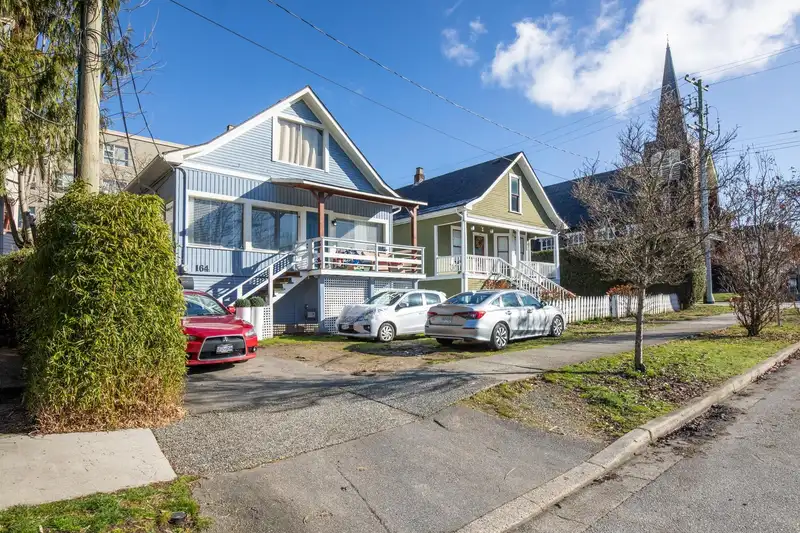 164 E 10TH STREET - photo 4 of 5