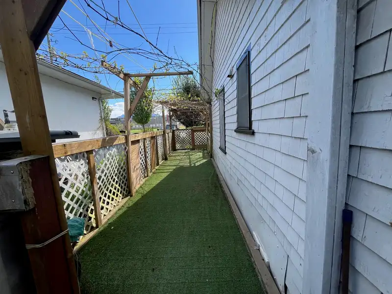 46275 PORTAGE AVENUE - photo 4 of 12