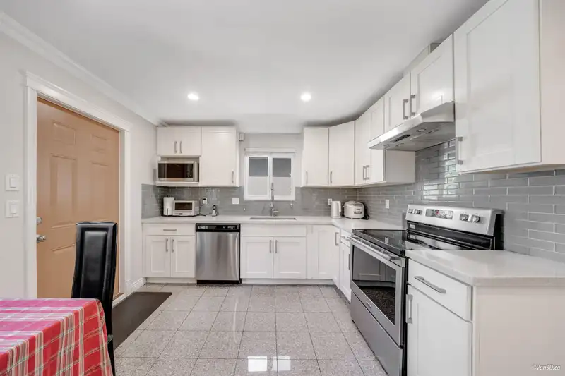 7531 OAK STREET - photo 3 of 40