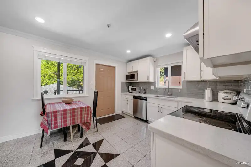 7531 OAK STREET - photo 4 of 40