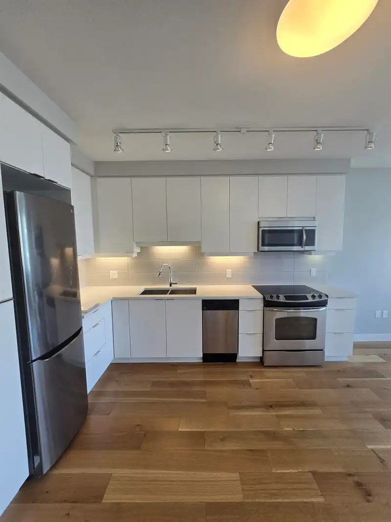 1201 9393 TOWER ROAD - photo 4 of 18