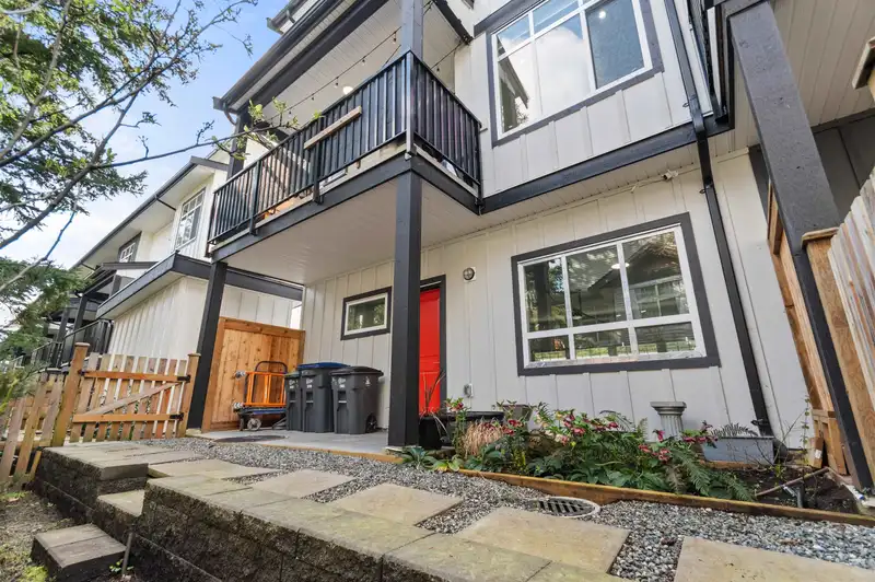 7 8137 164 STREET - photo 3 of 32