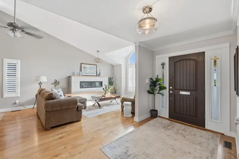 16237 NORTHGLEN PLACE - photo 4 of 40