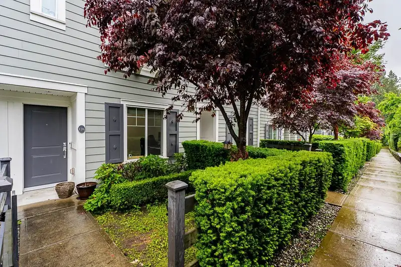 126 8130 136A STREET - photo 2 of 40