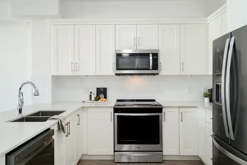 208 22577 ROYAL CRESCENT - photo 1 of 38