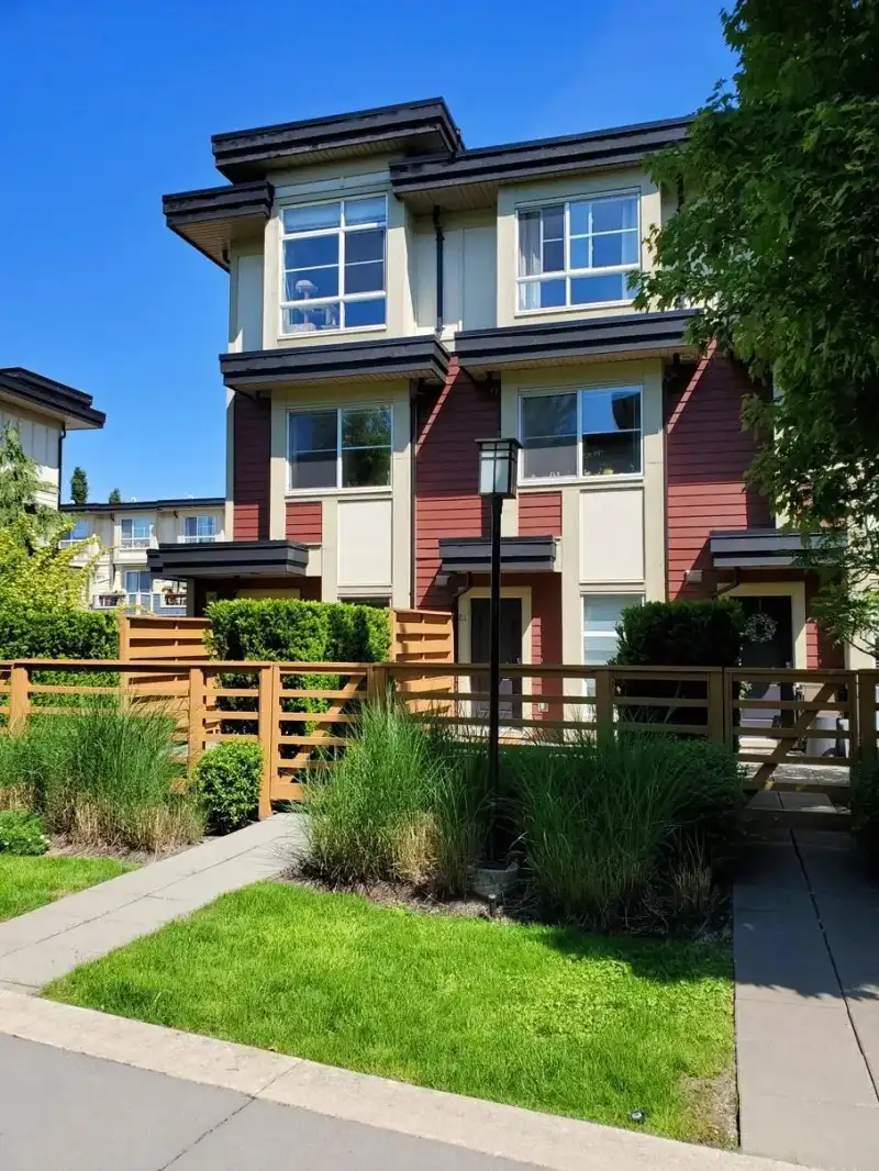 61 19477 72A AVENUE - photo 1 of 21