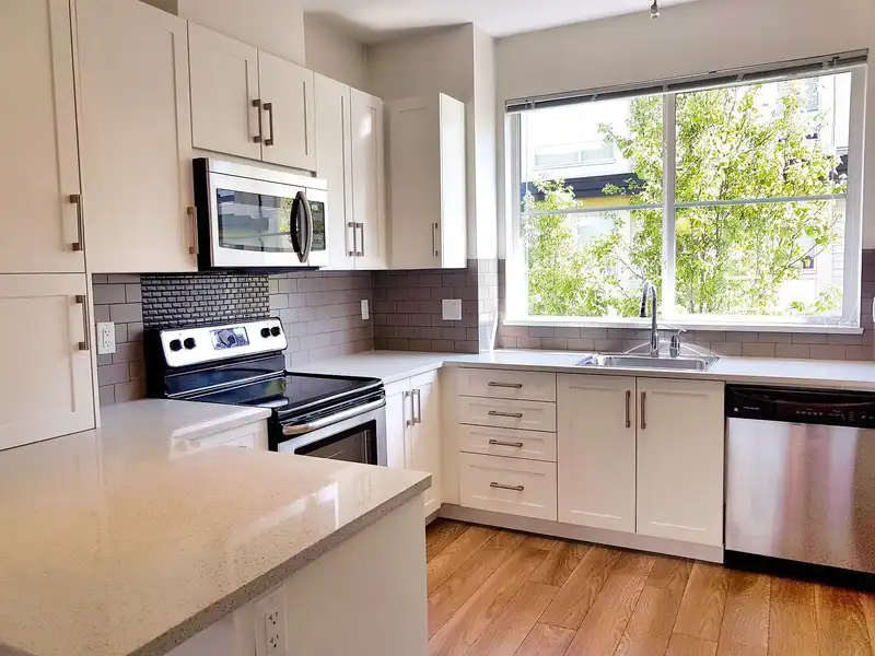 61 19477 72A AVENUE - photo 3 of 21