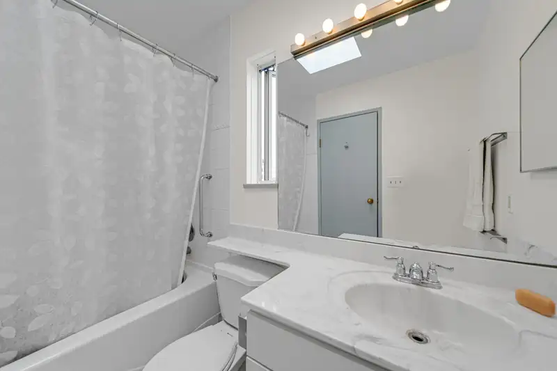 315 1510 NELSON STREET - photo 3 of 26