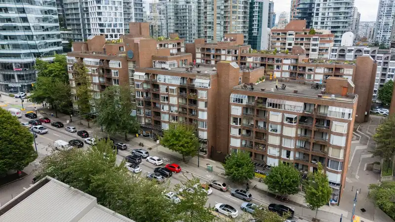 304 1330 BURRARD STREET - photo 3 of 23