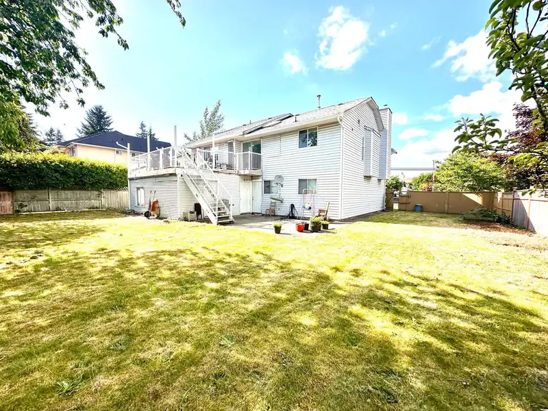 15292 94 AVENUE - photo 1 of 40