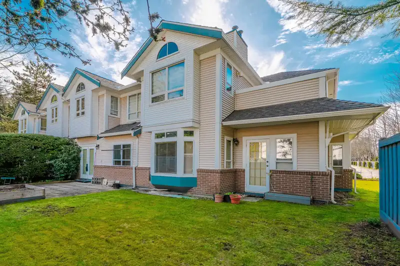 101 14154 103 AVENUE - photo 3 of 40