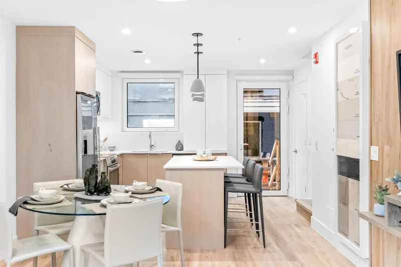 309 2250 E 1ST AVENUE - photo 4 of 13