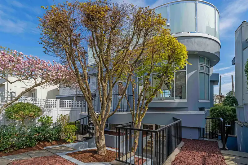 3043 ALMA STREET - photo 4 of 32