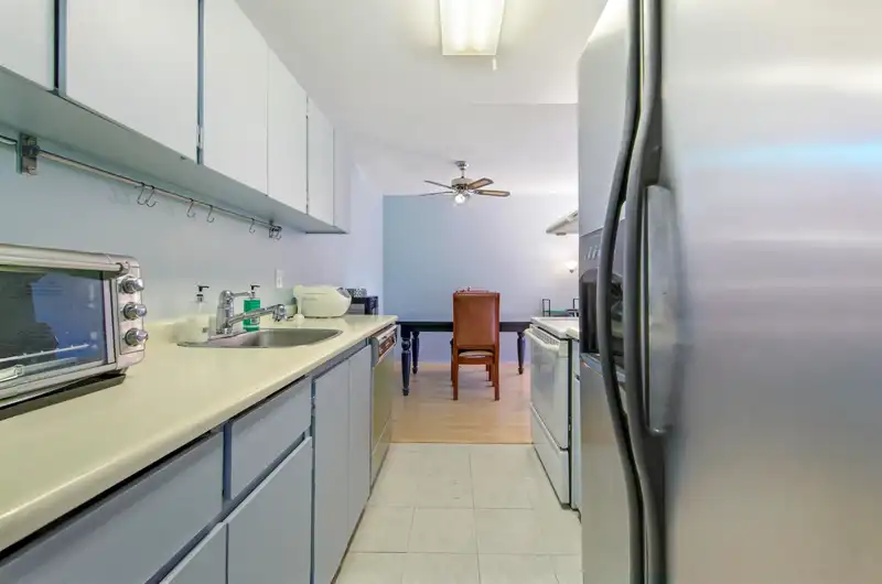 801 6689 WILLINGDON AVENUE - photo 4 of 21