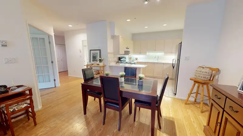 202 4390 GALLANT AVENUE - photo 4 of 22