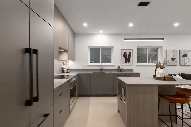 210 2339 E 34TH AVENUE - photo 1 of 16