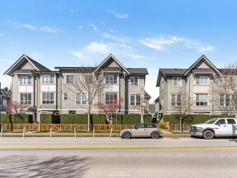 12 4949 47A AVENUE - photo 2 of 25