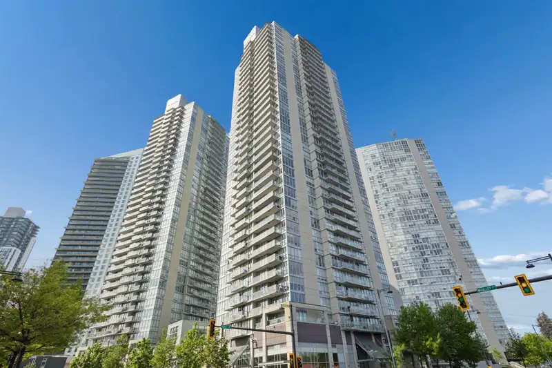 1107 13688 100 AVENUE - photo 1 of 25