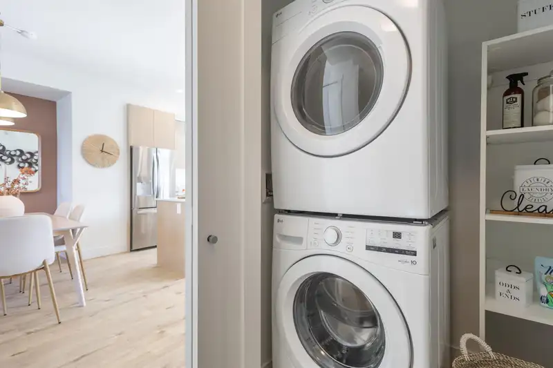 6 16325 21 AVENUE - photo 2 of 26