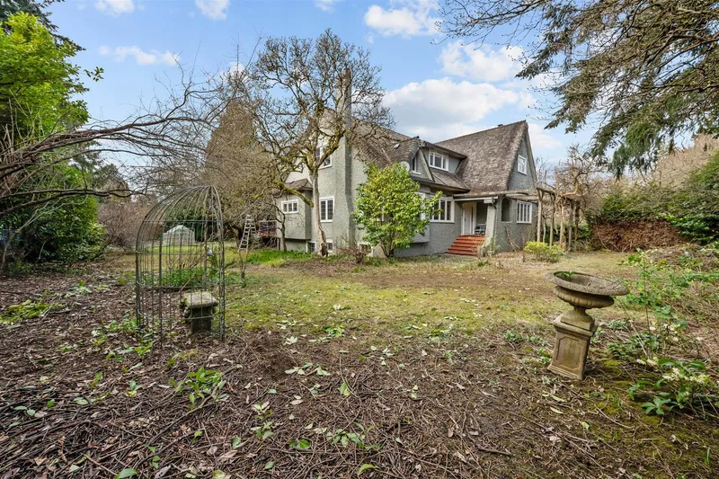 3737 PINE CRESCENT - photo 1 of 20