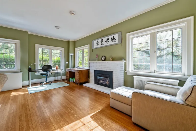 3737 PINE CRESCENT - photo 3 of 20