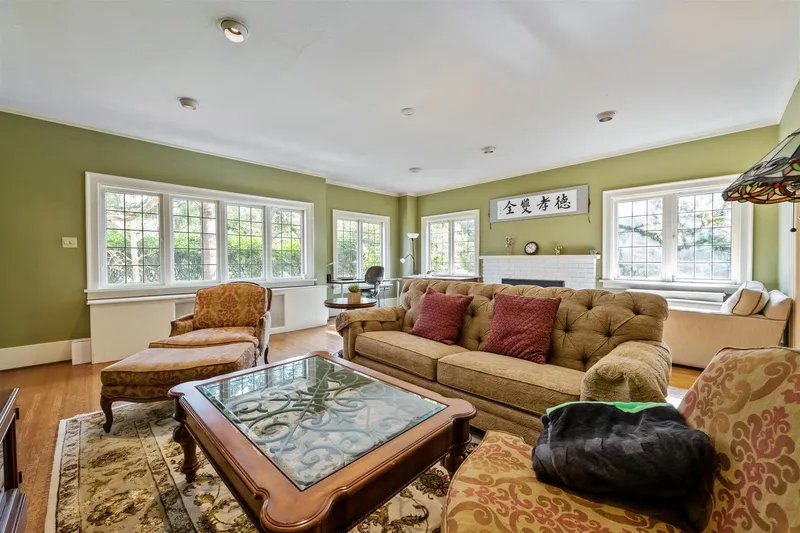 3737 PINE CRESCENT - photo 4 of 20