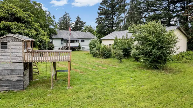 41692 HARE AVENUE - photo 3 of 40