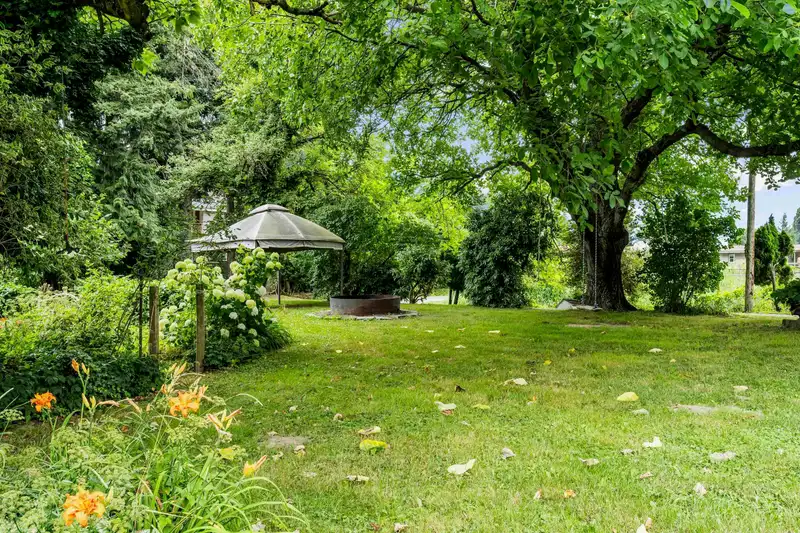 41692 HARE AVENUE - photo 4 of 40