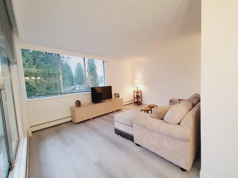 503 1785 ESQUIMALT AVENUE - photo 3 of 11
