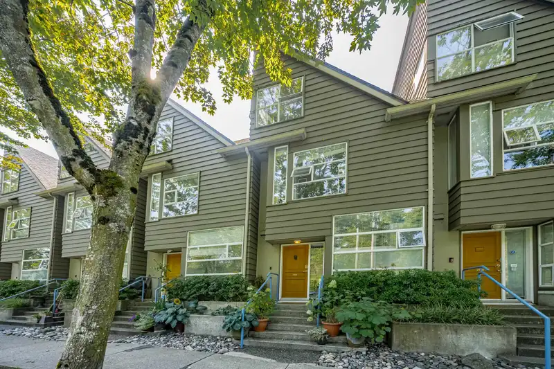 2162 E KENT AVENUE SOUTH - photo 2 of 40