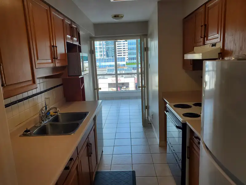 403 1111 HARO STREET - photo 4 of 21