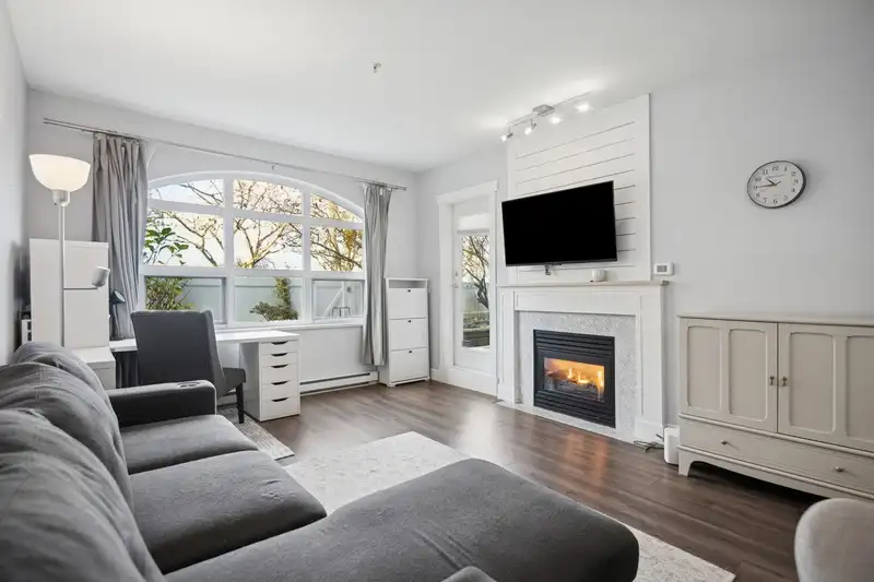 134 5888 DOVER CRESCENT - photo 1 of 21