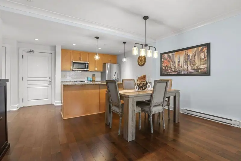 205 5599 14B AVENUE - photo 4 of 17